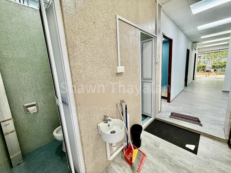 Shop / Shophouse for Rent: 31 Holland Close - Image 5