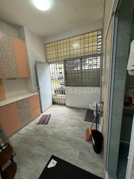 Shop / Shophouse for Rent: 31 Holland Close - Image 2