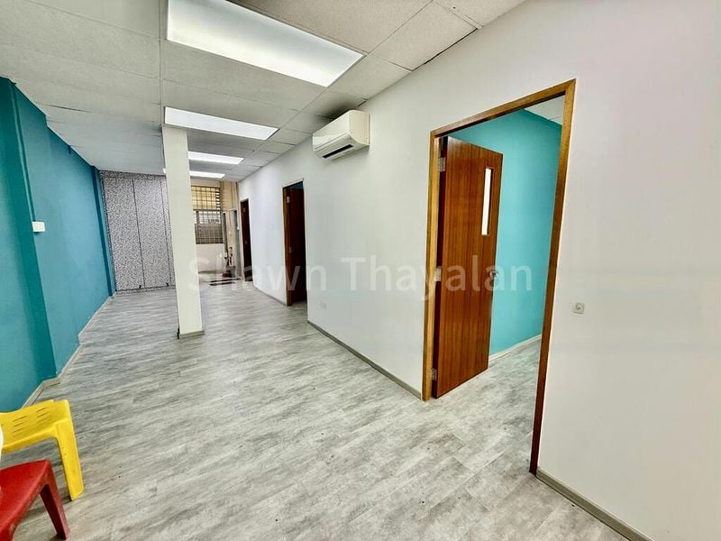 Shop / Shophouse for Rent: 31 Holland Close - Image 9