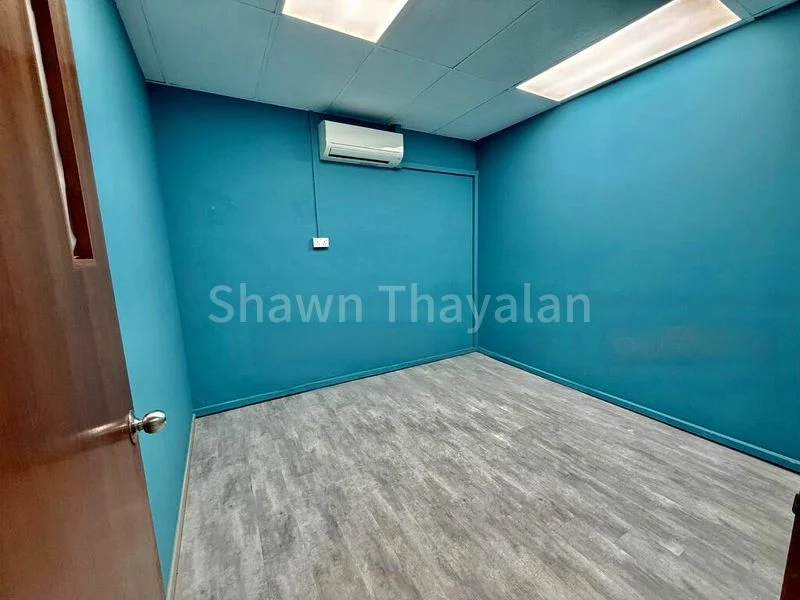 Shop / Shophouse for Rent: 31 Holland Close - Image 4