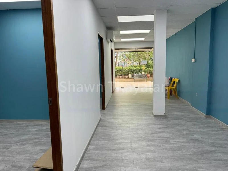 Shop / Shophouse for Rent: 31 Holland Close - Image 3