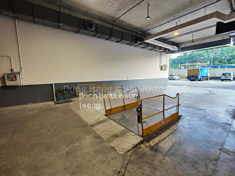 Light Industrial (B1) for Rent:  Various Sizes | Positive Image | Attached Toilet - Image 6