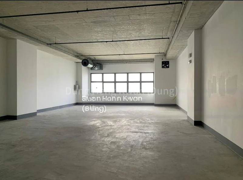 Light Industrial (B1) for Rent:  Various Sizes | Positive Image | Attached Toilet - Image 7