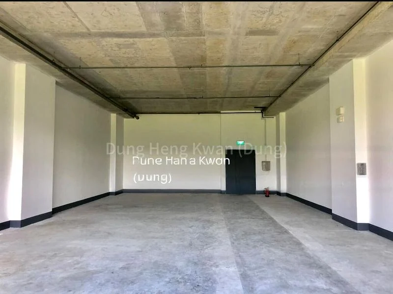 Light Industrial (B1) for Rent:  Various Sizes | Positive Image | Attached Toilet - Image 5