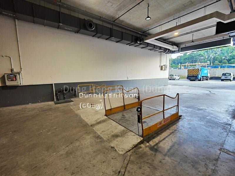 Light Industrial (B1) for Rent:  Various Sizes | Positive Image | Attached Toilet - Image 3