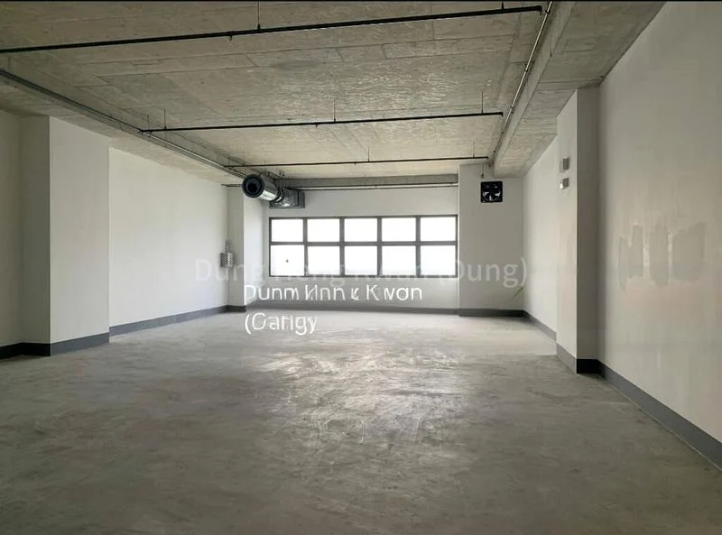 Light Industrial (B1) for Rent:  Various Sizes | Positive Image | Attached Toilet - Image 4