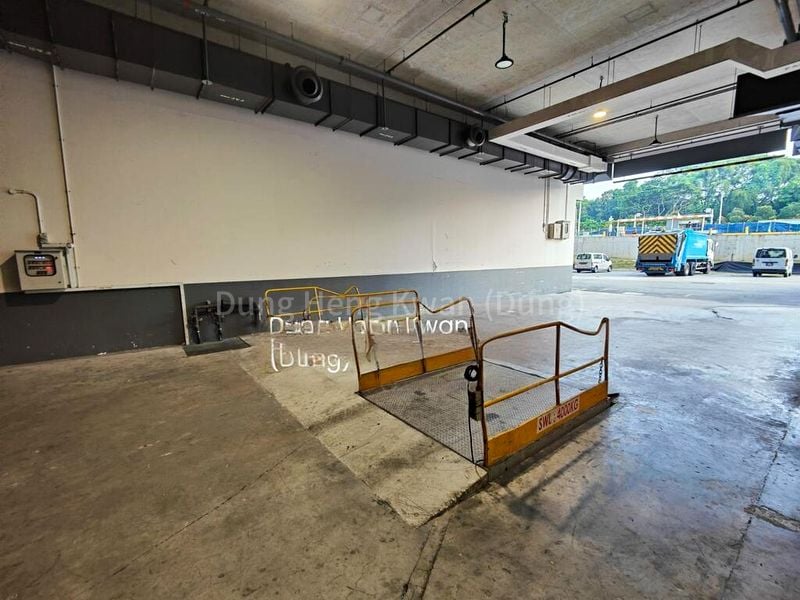 Light Industrial (B1) for Rent:  Various Sizes | Positive Image | Attached Toilet - Image 9