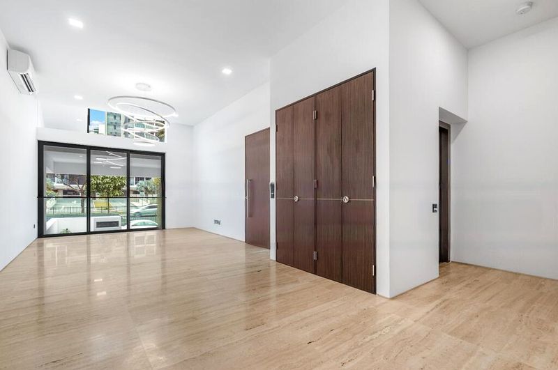 5 Bed Bungalow (Landed) for Sale in  Victoria Park Road - Image 6