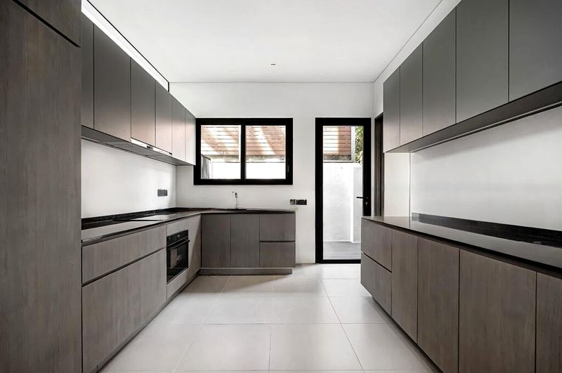 5 Bed Bungalow (Landed) for Sale in  Victoria Park Road - Image 2