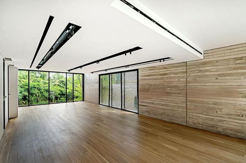 5 Bed Bungalow (Landed) for Sale in  Victoria Park Road - Image 3