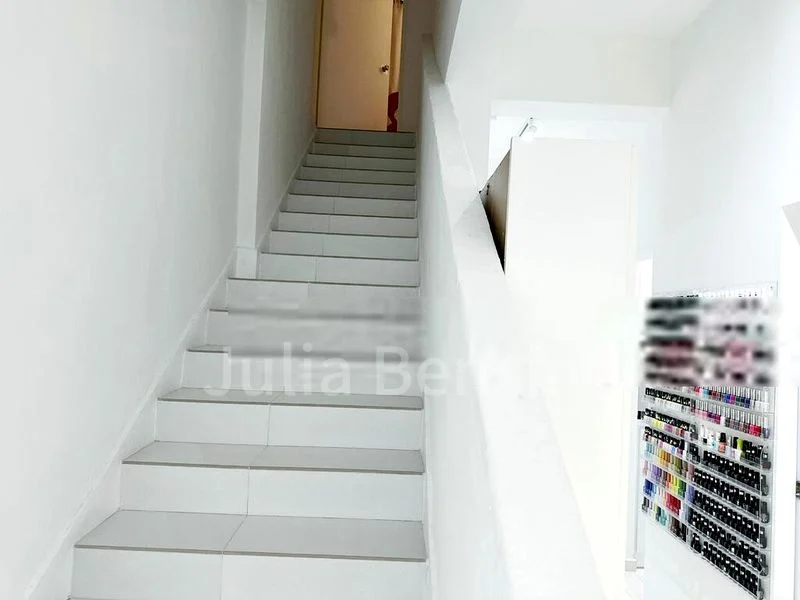 Shop / Shophouse for Sale: 6 Holland Close - Image 3