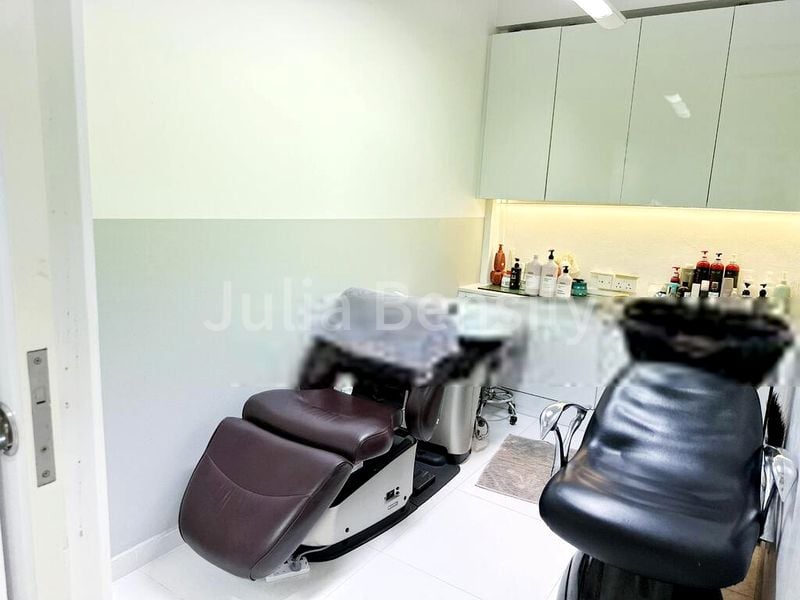 Shop / Shophouse for Sale: 6 Holland Close - Image 4
