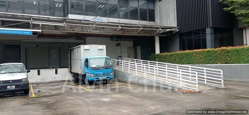 Light Industrial (B1) for Rent: Corporation Place - Image 8