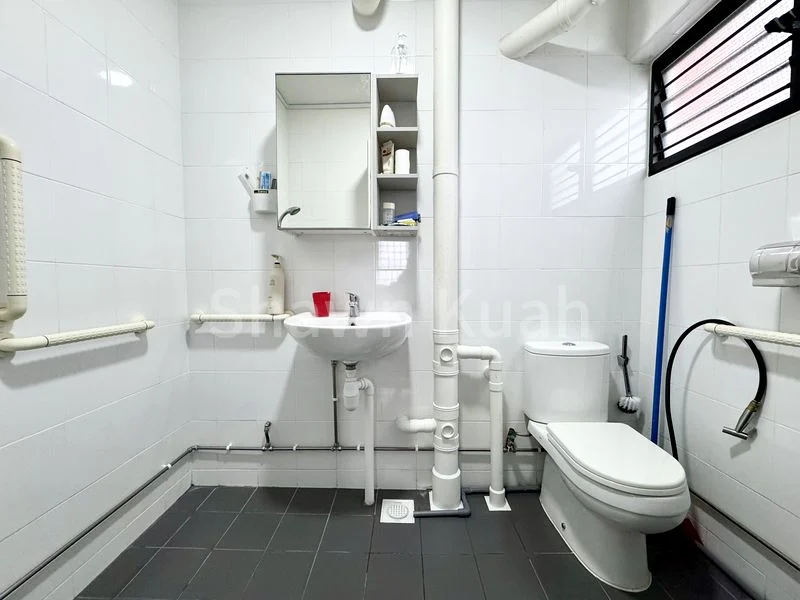 Master Room (HDB) for Rent in  8 Kim Tian Place - Image 4