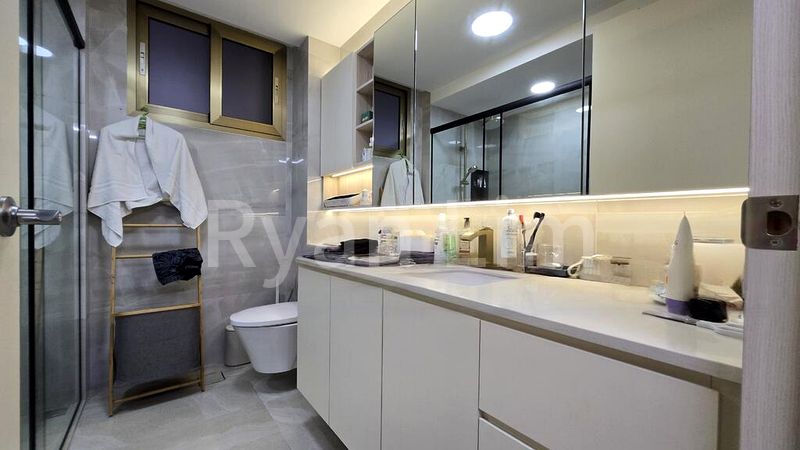 4 Bed Terraced House (Landed) for Sale in  Sunrise Villa - Image 8