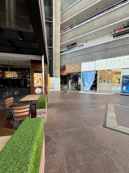 Other Retail for Rent: Parkway Centre - Image 3