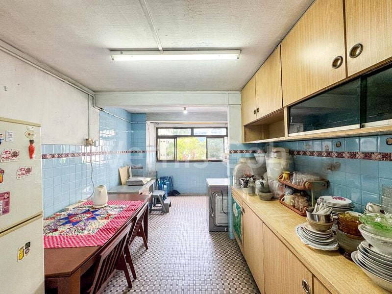 3 Room (3I) HDB for Sale in 169 Stirling Road - Image 3