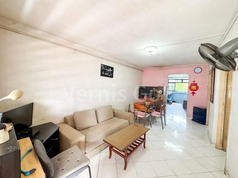 3 Room (3I) HDB for Sale in 169 Stirling Road - Image 1