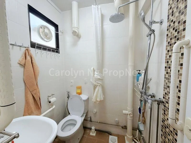 Master Room (HDB) for Rent in 331 Ang Mo Kio Avenue 1 - Image 1
