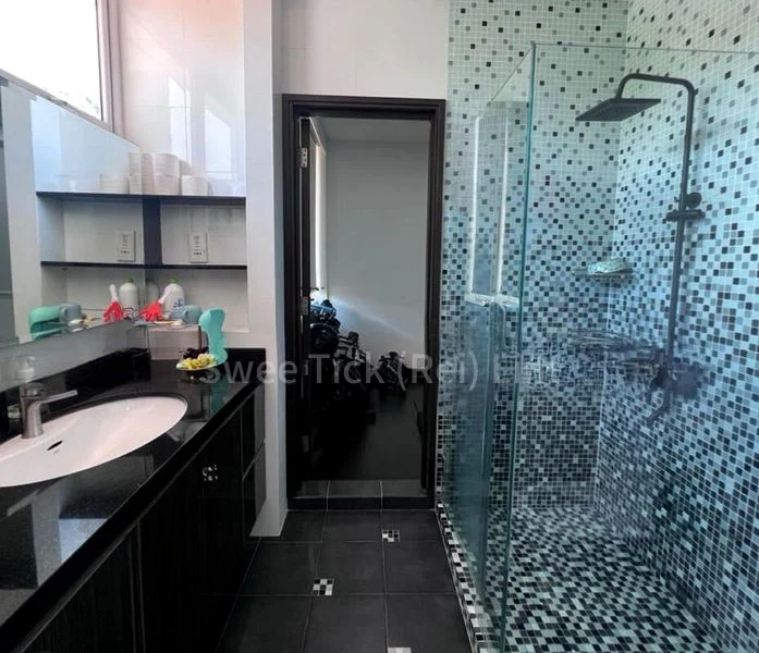 6 Bed Semi-Detached House (Landed) for Rent in  Royal Hallmark - Image 8