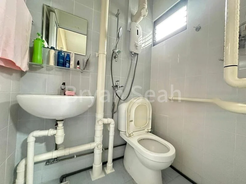 4 Room (4NG) HDB for Sale in  231 Ang Mo Kio Avenue 3 - Image 4