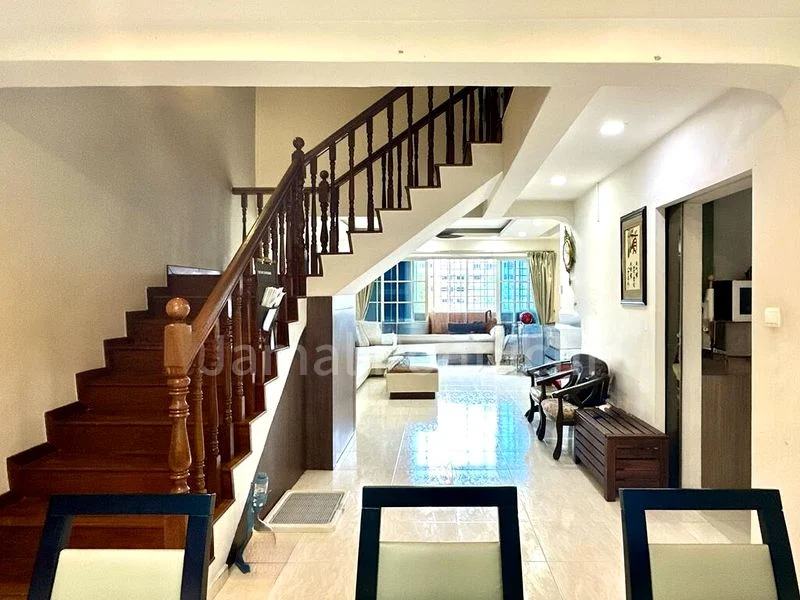 Maisonette HDB for Sale in 354 Bukit Batok Street 31 - Image 2