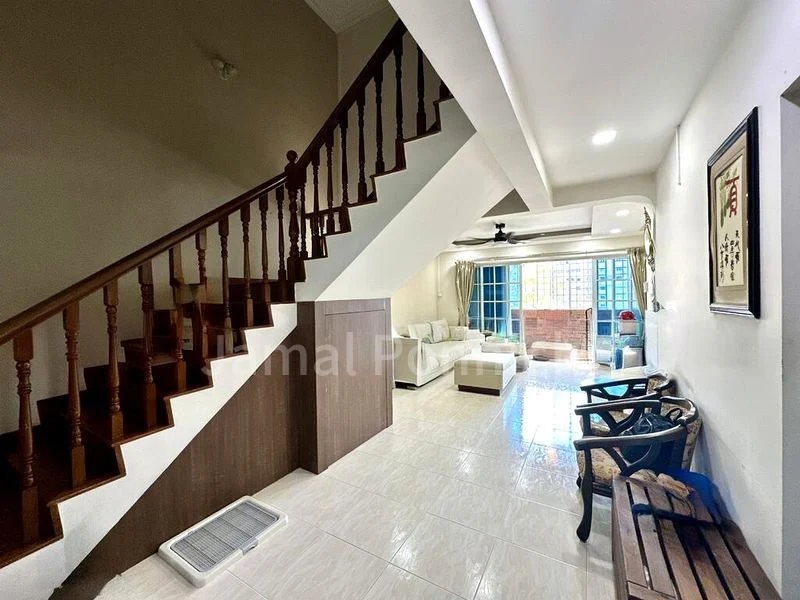 Maisonette HDB for Sale in 354 Bukit Batok Street 31 - Image 1