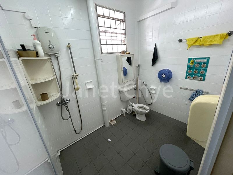 4+1 Bed Semi-Detached House (Landed) for Rent in  Lengkong Dua - Image 14