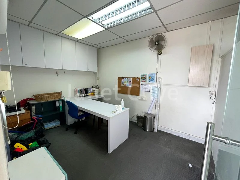 4+1 Bed Semi-Detached House (Landed) for Rent in  Lengkong Dua - Image 13