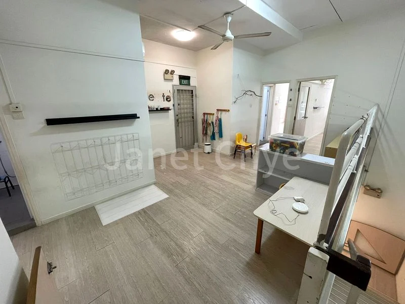4+1 Bed Semi-Detached House (Landed) for Rent in  Lengkong Dua - Image 5