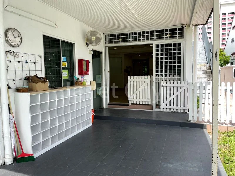 4+1 Bed Semi-Detached House (Landed) for Rent in  Lengkong Dua - Image 24