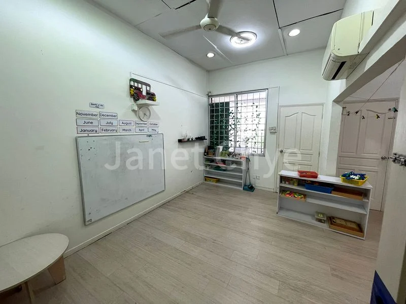 4+1 Bed Semi-Detached House (Landed) for Rent in  Lengkong Dua - Image 10