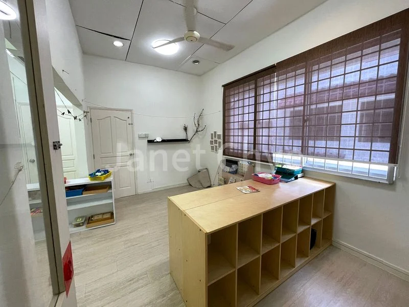 4+1 Bed Semi-Detached House (Landed) for Rent in  Lengkong Dua - Image 8