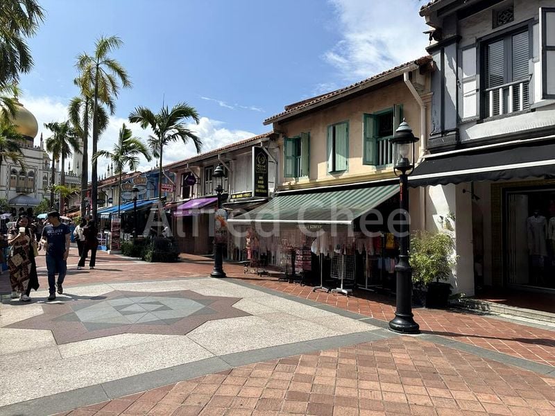 Shop / Shophouse for Sale: Famous, Heavy Football Local Tourist Attraction; Cheap, Kampong Glam - Image 2
