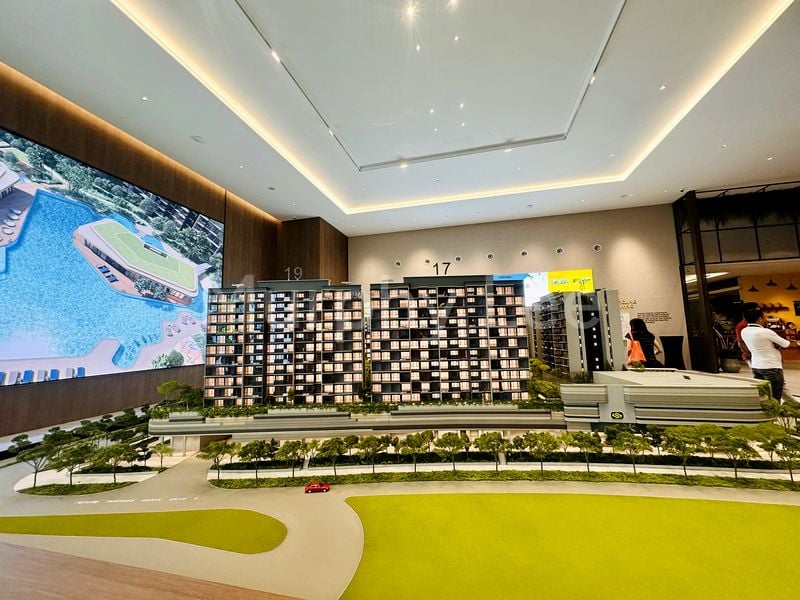 3 Bed Condo for Sale in Parktown Residence - Image 11