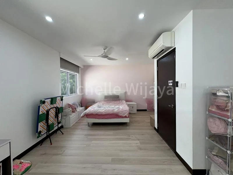 5 Bed Terraced House (Landed) for Sale in  Hougang Avenue 8 - Image 10