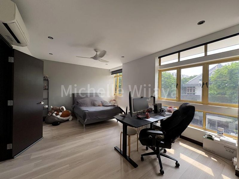 5 Bed Terraced House (Landed) for Sale in  Hougang Avenue 8 - Image 2