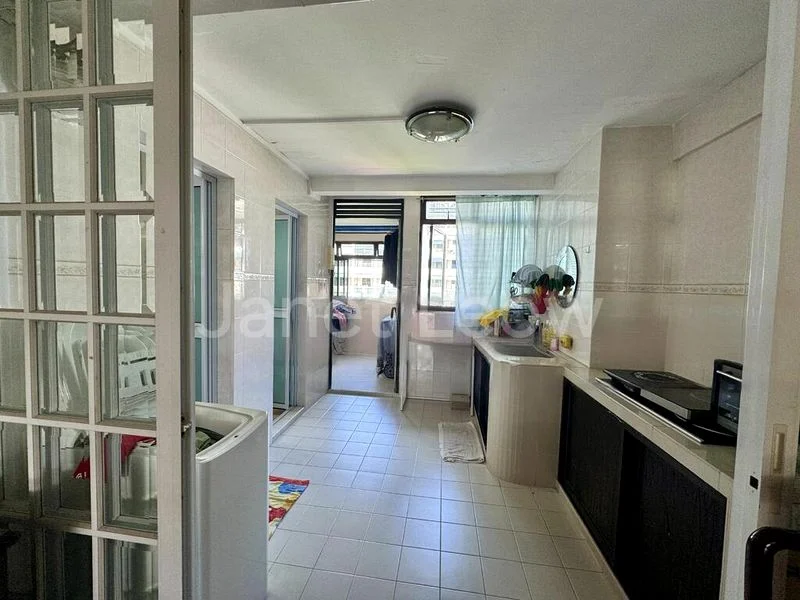 5 Room (5I) HDB for Sale in 118 Lorong 1 Toa Payoh - Image 11