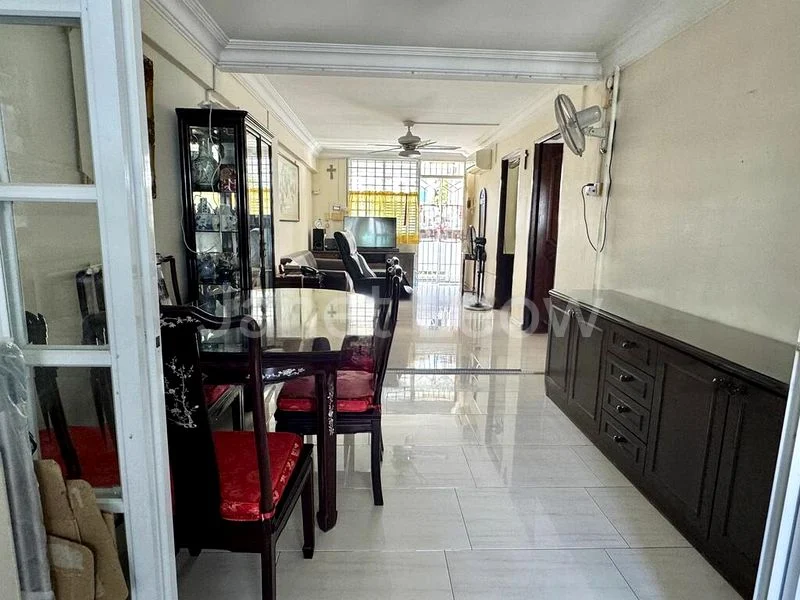 5 Room (5I) HDB for Sale in 118 Lorong 1 Toa Payoh - Image 1