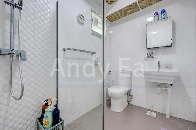 5 Room (5I) HDB for Sale in 293A Bukit Batok Street 21 - Image 10