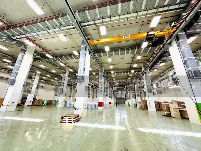 Warehouse for Rent: AIRCON Warehouse & Workshop facility for specialized logistics operations. - Image 3