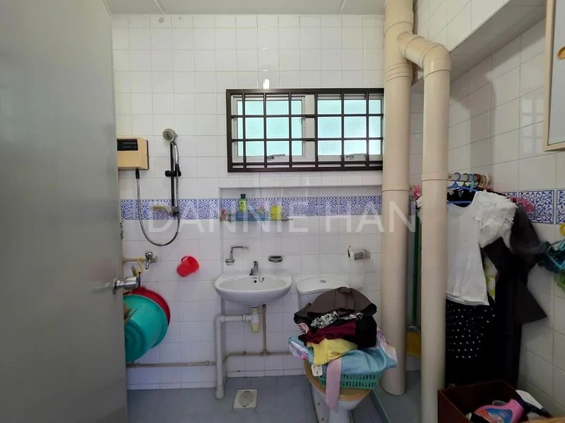 5 Room (5I) HDB for Sale in  21 Queen's Close - Image 8