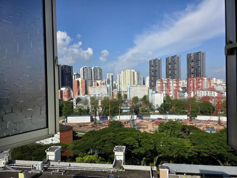 5 Room (5I) HDB for Sale in  21 Queen's Close - Image 1