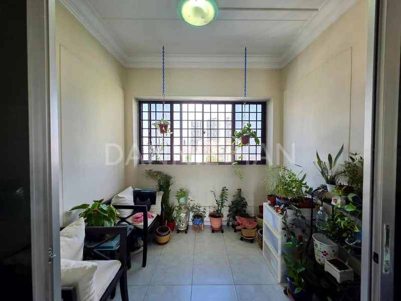 5 Room (5I) HDB for Sale in  21 Queen's Close - Image 2