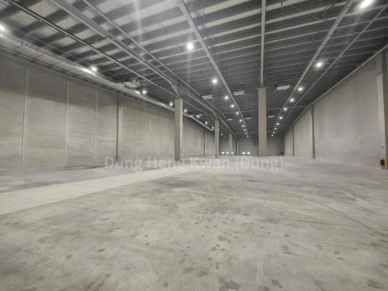 Warehouse for Rent:  12m Ceiling - Air Conditioning - Multiple Loading Bays - Image 3