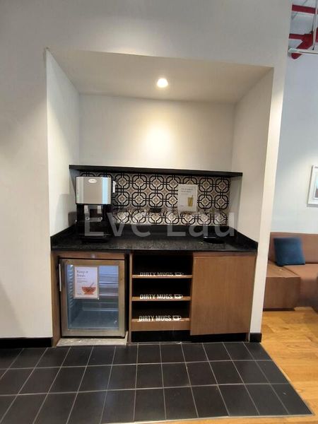 Office for Rent: UE Square - Image 3