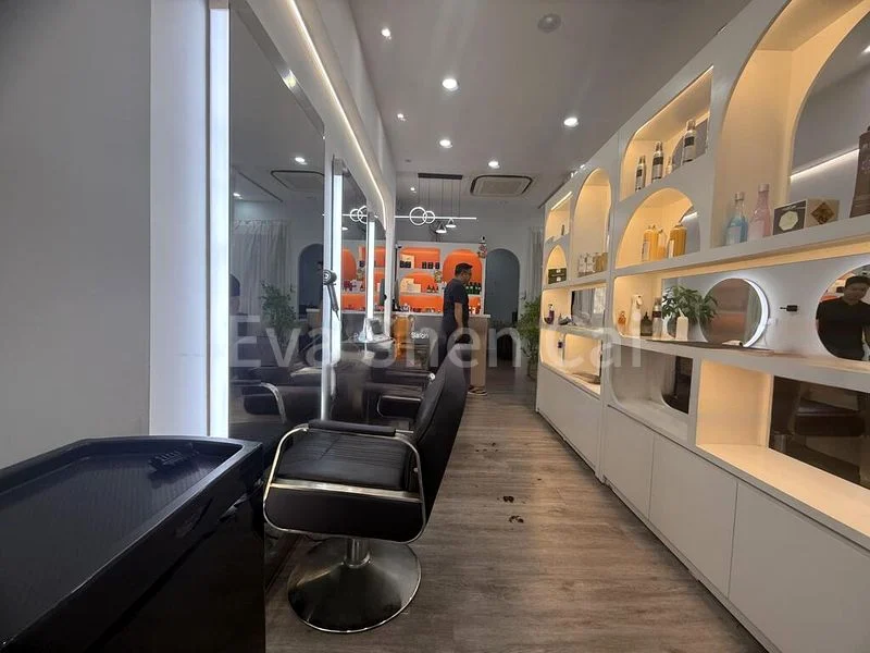 Shop / Shophouse for Rent: 42 Holland Drive - Image 1