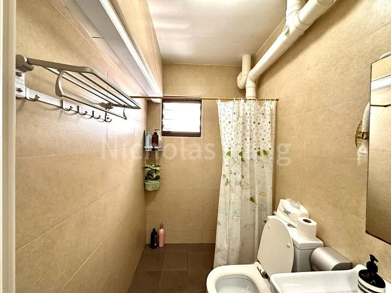 5 Room (5I) HDB for Sale in 588A Montreal Drive - Image 13