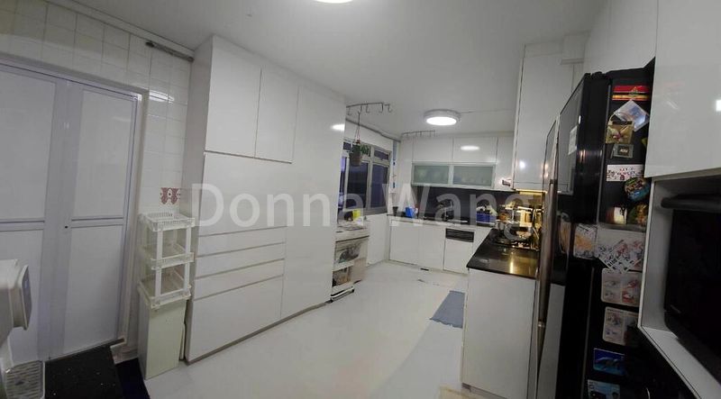 Executive HDB for Sale in  559 Hougang Street 51 - Image 2