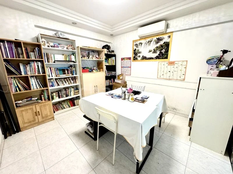 5 Room (5I) HDB for Sale in 857 Woodlands Street 83 - Image 5